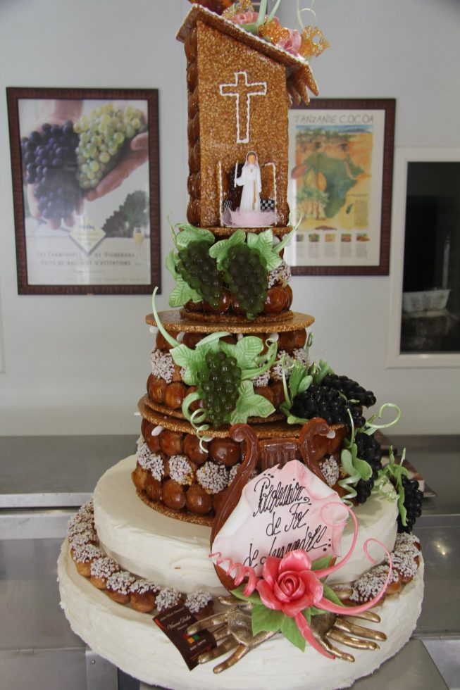 gâteau pièce monté pour une Communion vue 2