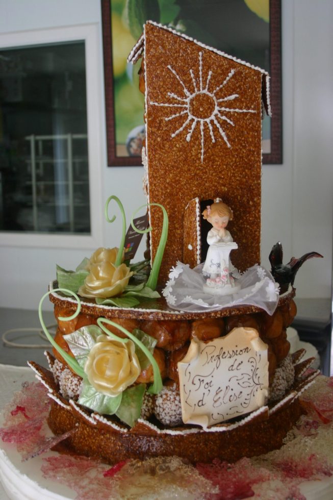 gâteau pièce monté avec une chapelle 4