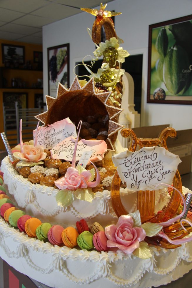 gâteau avec macarons